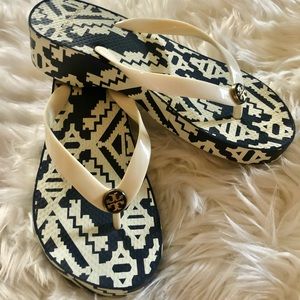 NWOT TORY BURCH FLIP FLIPS SIZE 7
